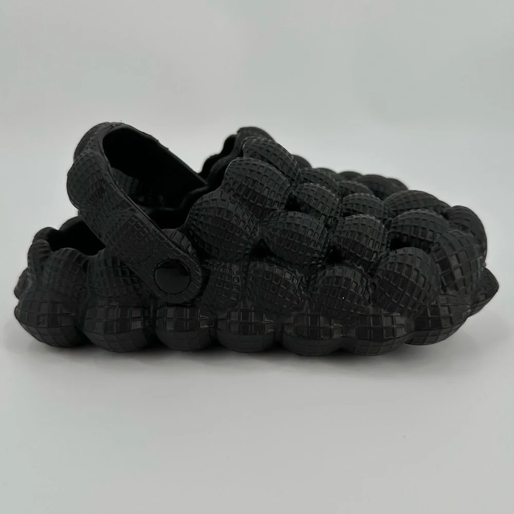 Closed Toe Slip On Black Bubble Slippers New In Bag Kids Size US 1.5-2/EU 32-33